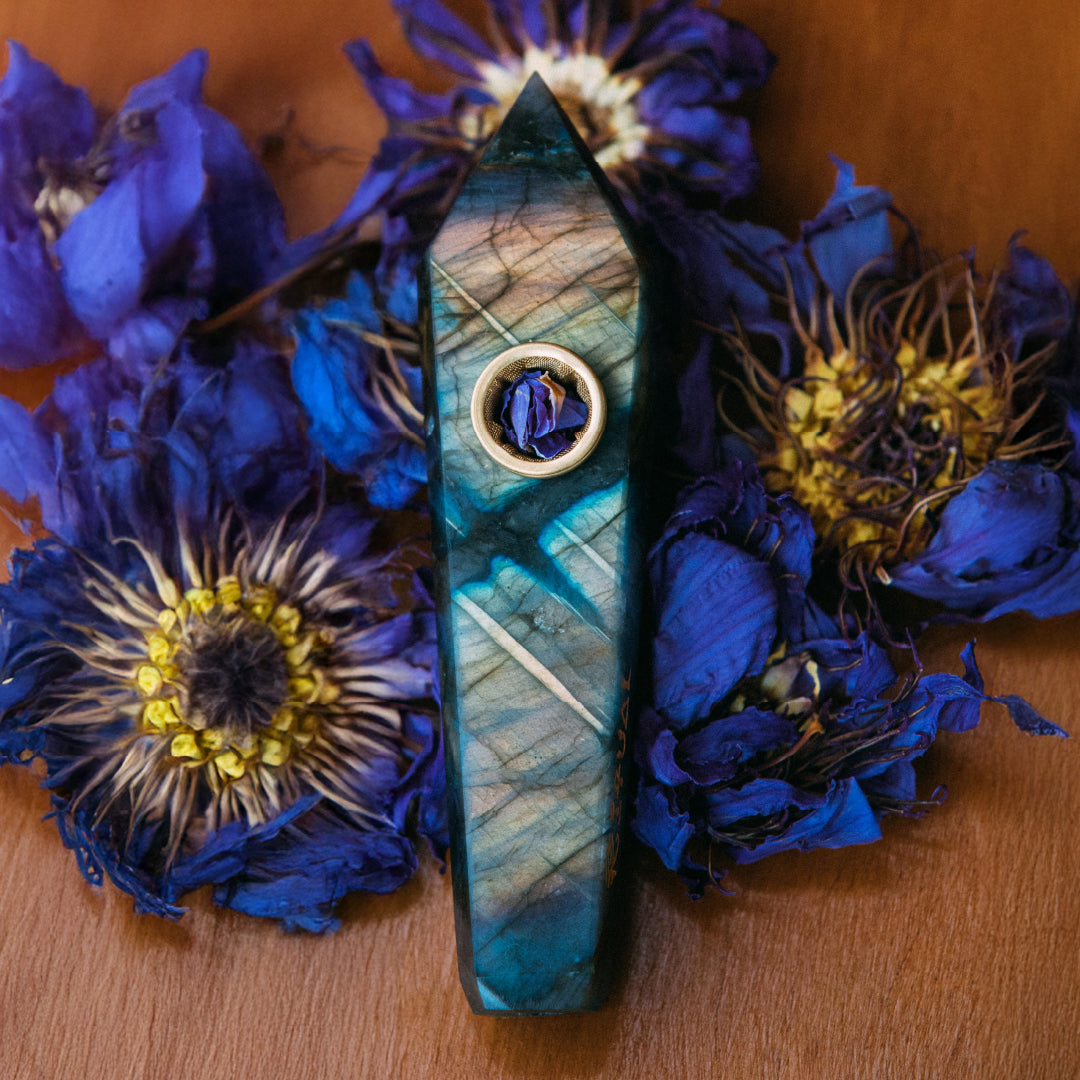 Labradorite Magic Pipe + 1 Pack of Blue Lotus Flowers