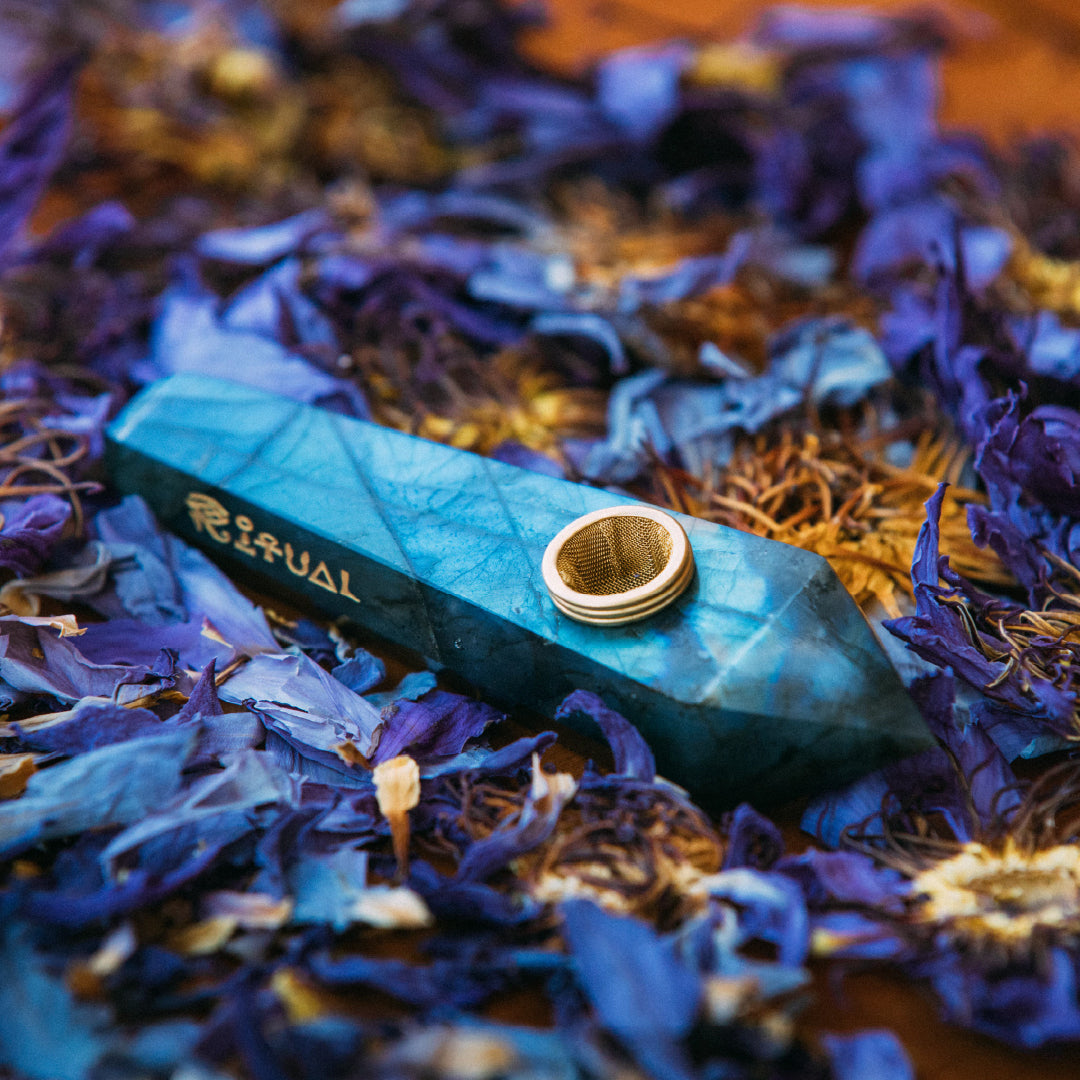 Labradorite Magic Pipe + 1 Pack of Blue Lotus Flowers